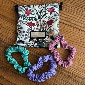 NIP Gucci Beauty Set Floral Pouch with Scrunchies